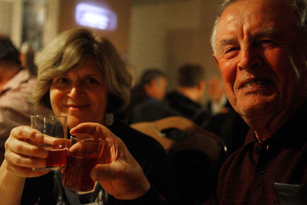 Entspannung am Abend mit einem Gläschen Pflaumensaft. © Horst Martens