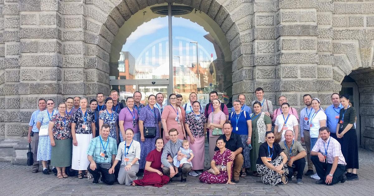 Über 30 Personen vor einem historischen Gebäude. © Mexikanische Reisegruppe.